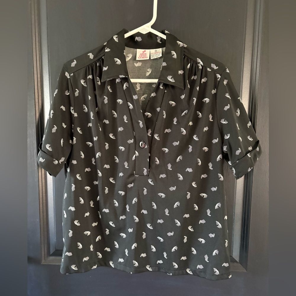 70’s Polyester Black Collared V-neck Short Sleeve
Blouse Top White Print EUC